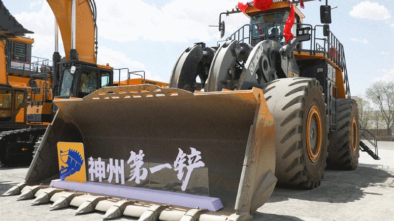 在阅读塔吊报价单时，我们需要关注以下核心参数：