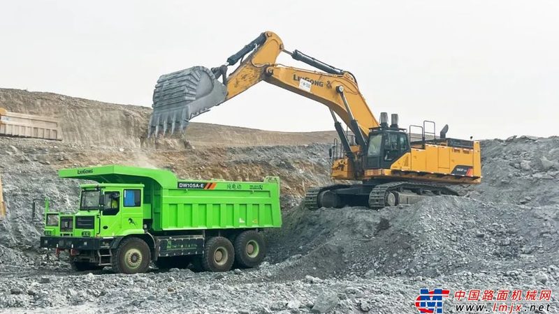 成都小型挖掘机出租价格揭秘：如何合理选择？**